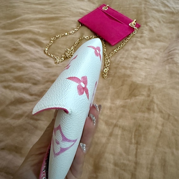 Louis Vuitton by the Pool 2.0 Kirigami Pochette Pouch Medium Pink Watercolor - Picture 6 of 8